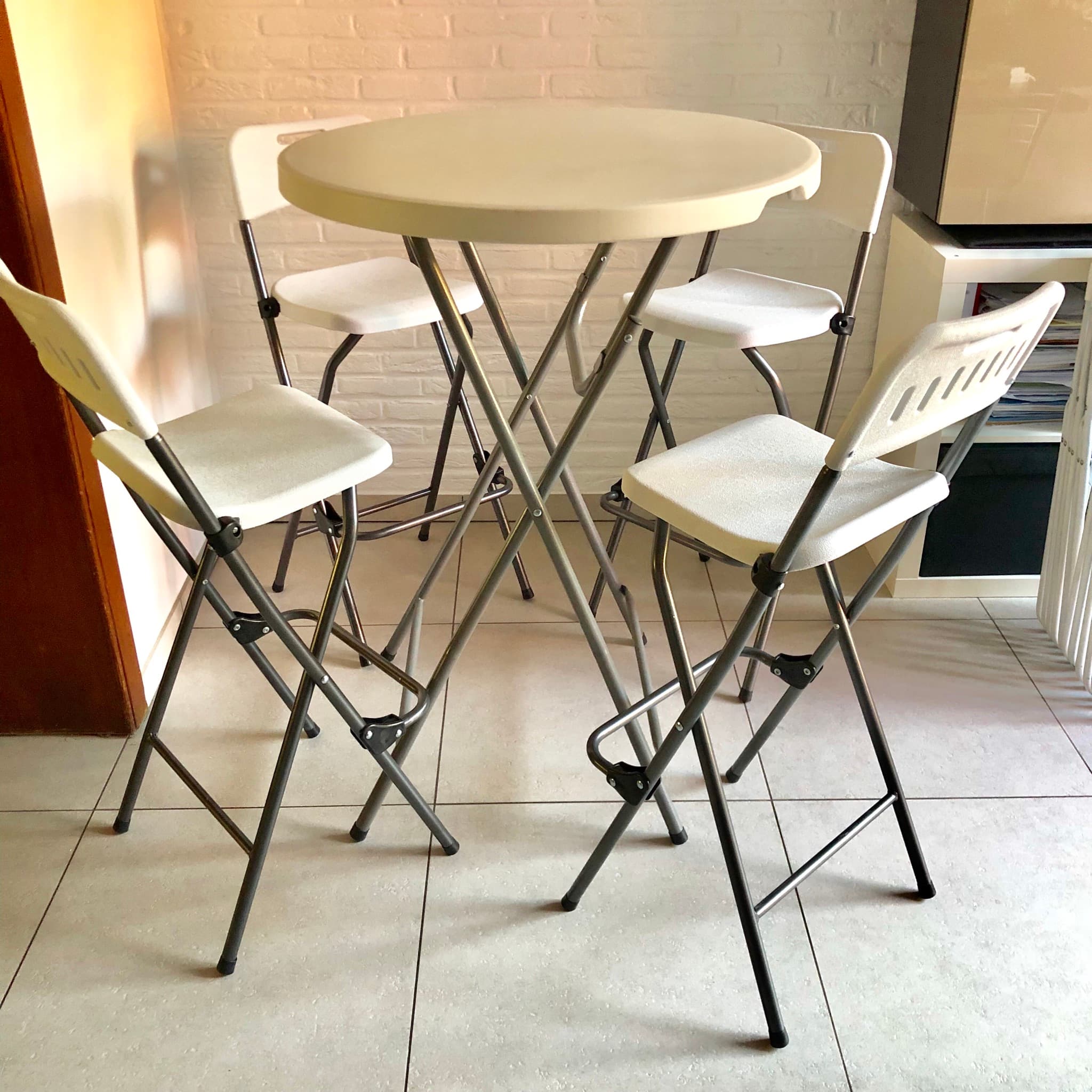 Hoge tafel met 4 barkrukken, opklapbaar
