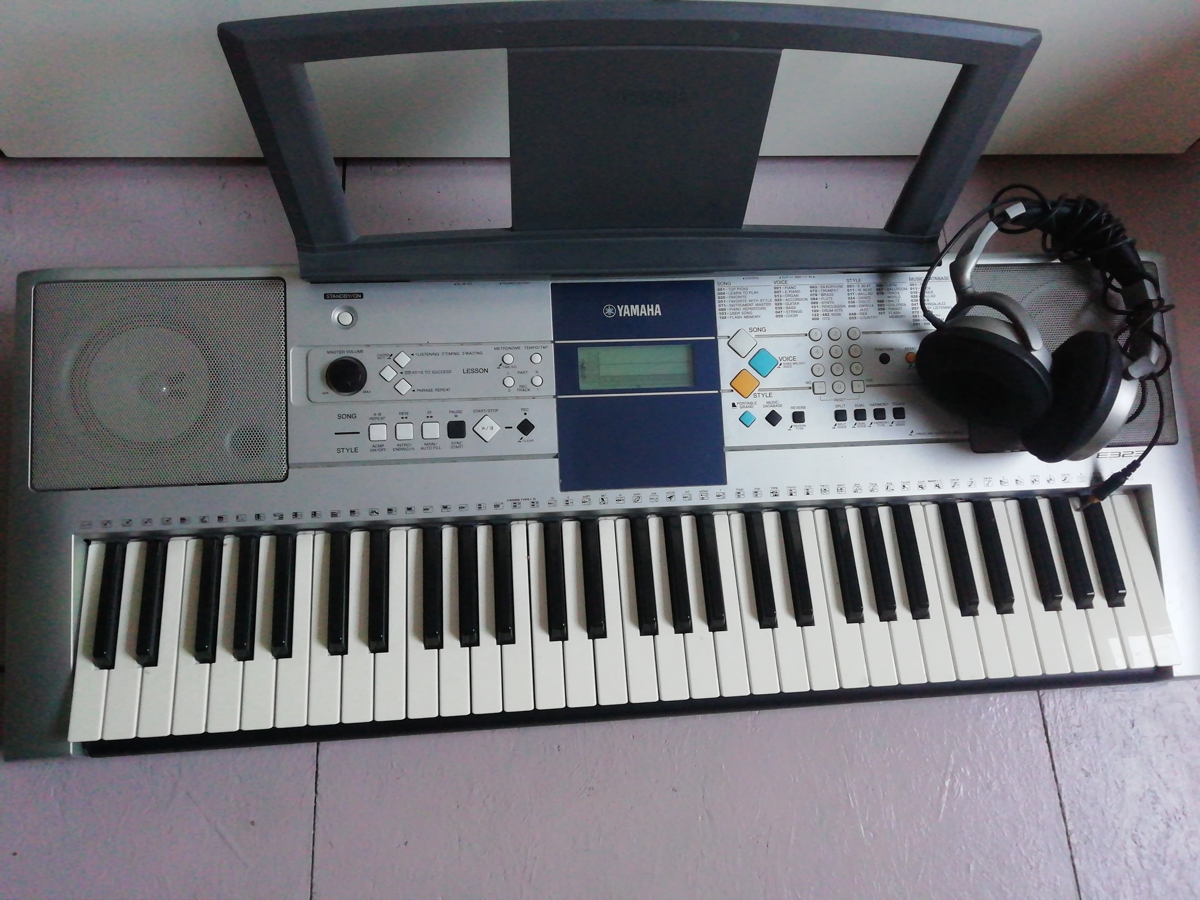 Keyboard Yamaha PSR E323