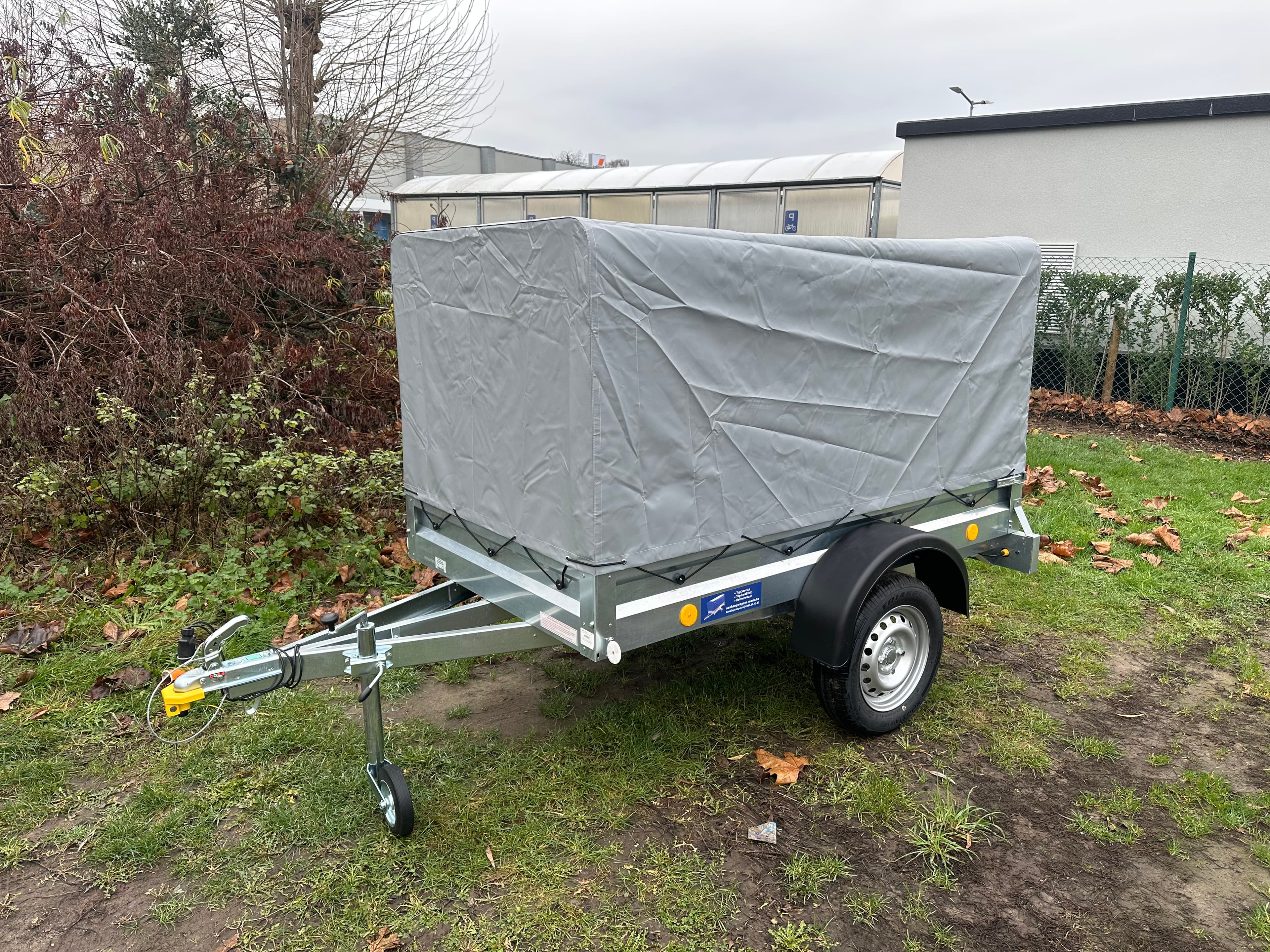 Gesloten aanhangwagen 750 kg – zo goed als nieuw