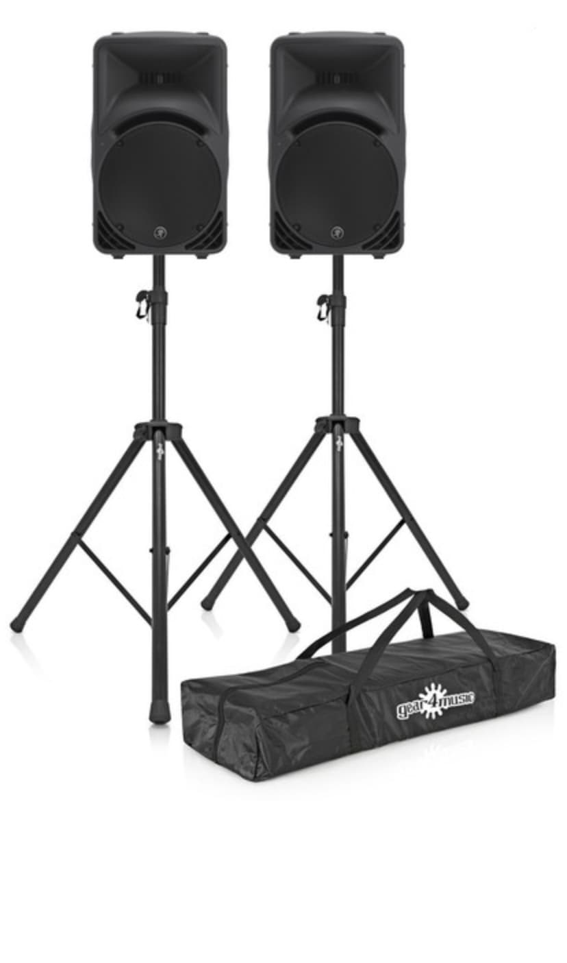 Set 2 speakers Mackie SRM450 v3 met staanders.