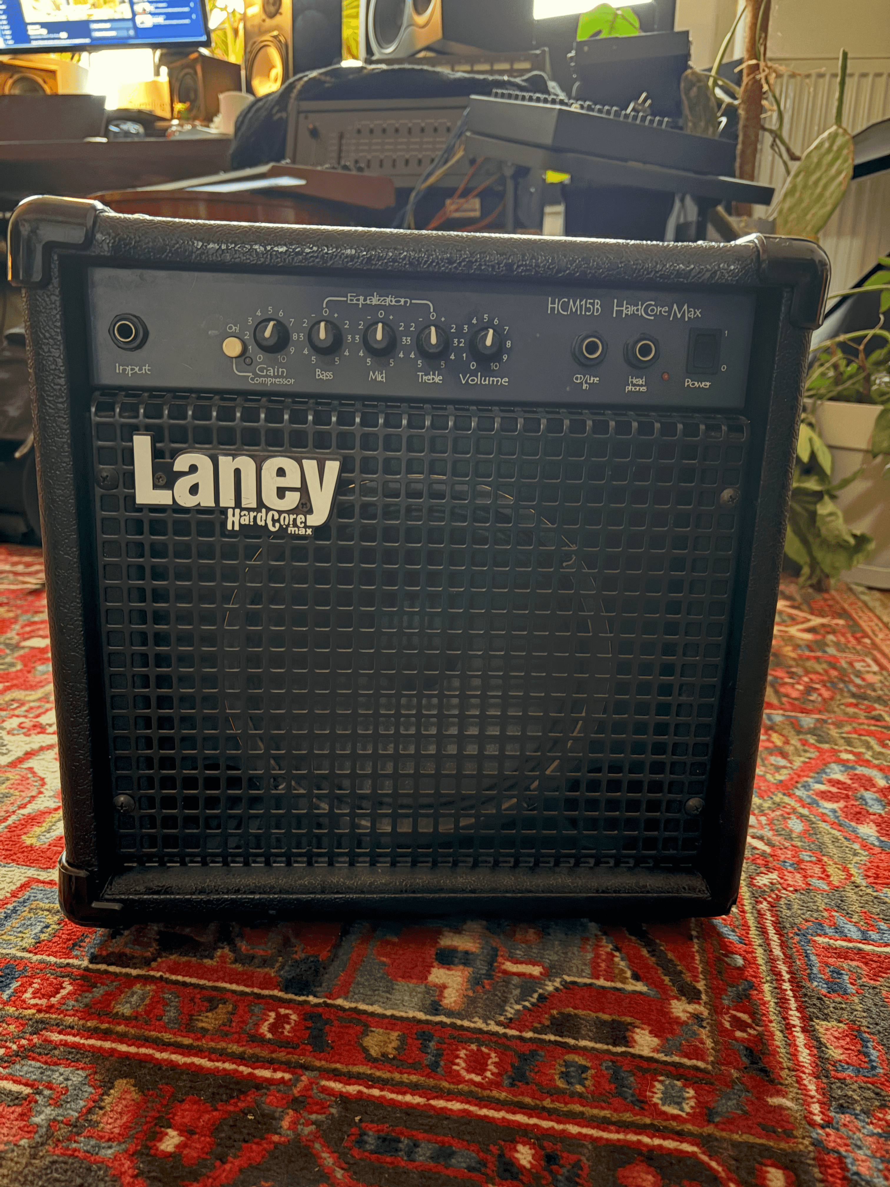Laney hcm15b basversterker