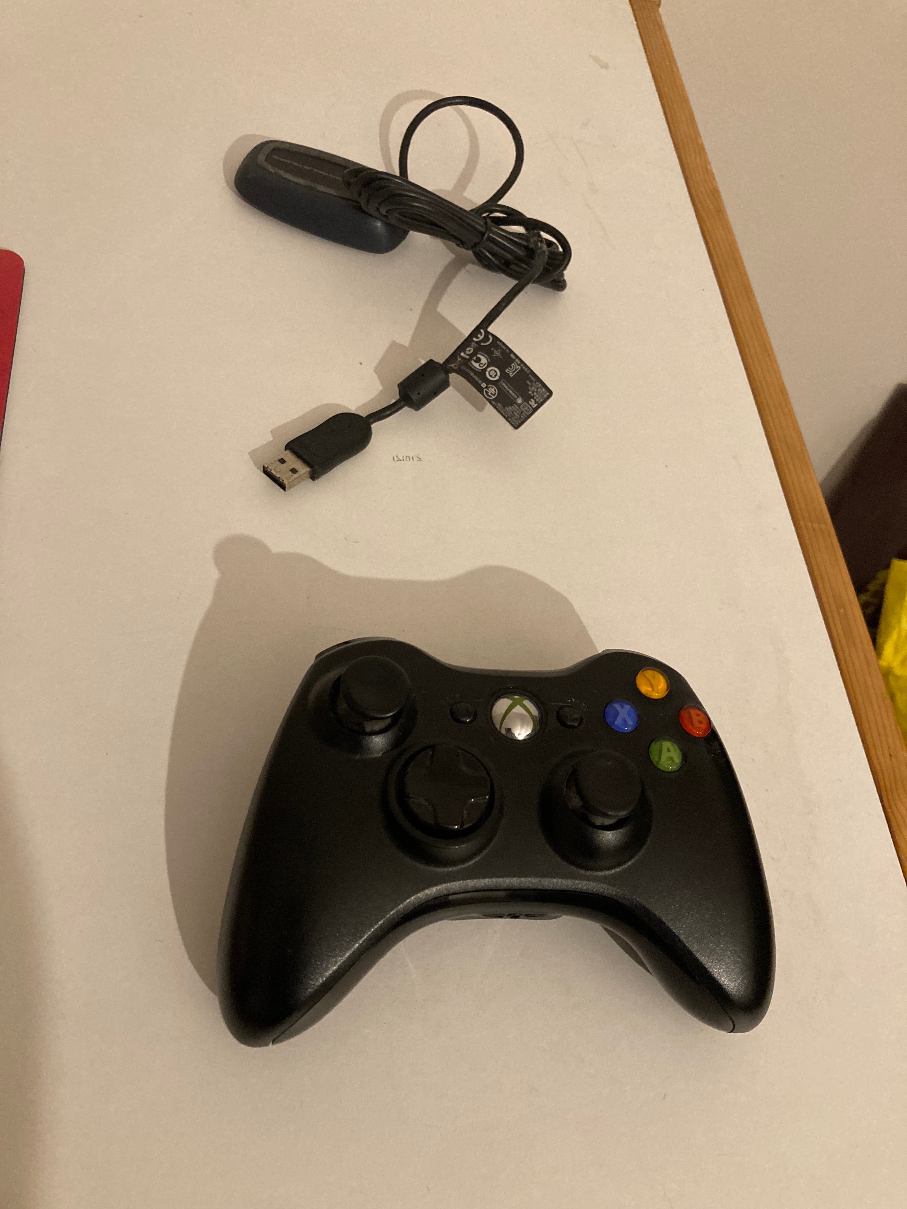 Draadloos MICROSOFT XBOX bakje. Batterijen meegeleverd.