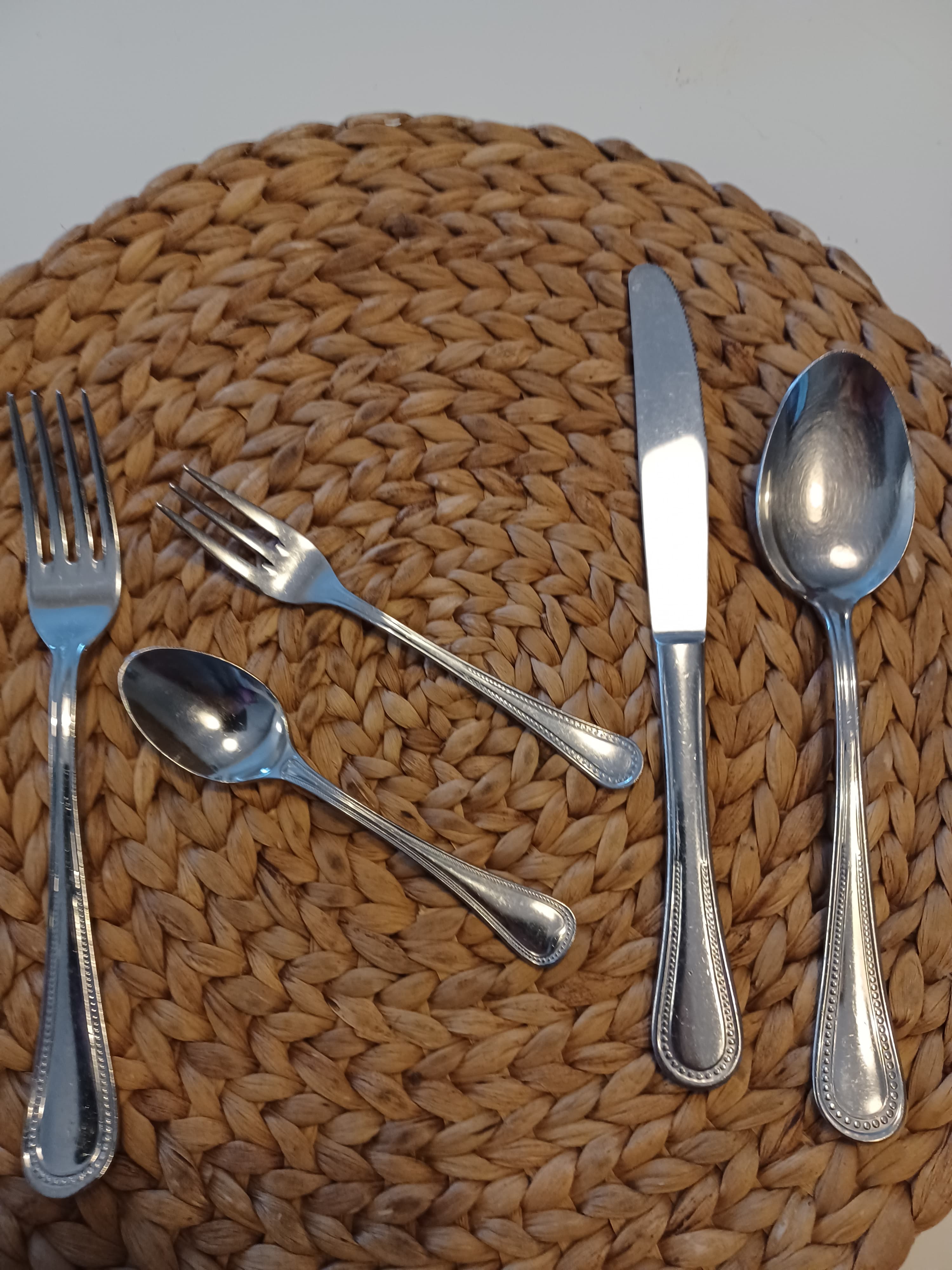 100 personen, servies, glazen enzo...